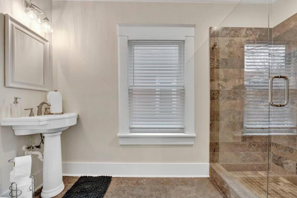 The Victorian - Elegant 3Br Home Near Overton Memphis Luaran gambar